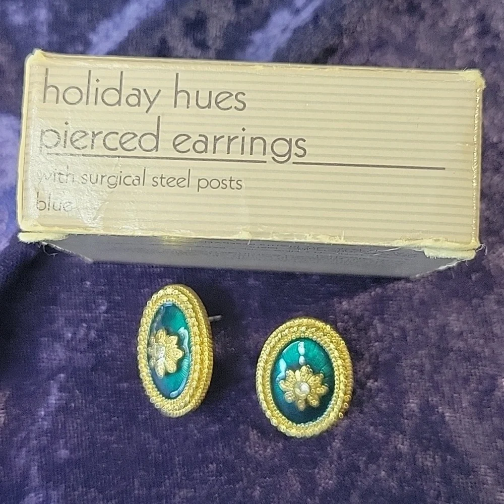Avon Holiday Hues Pierced Earrings With Surgical Posts ~Original Box